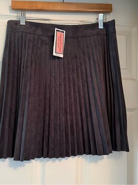 VINEYARD VINES Faux Suede Pleated Mini Skirt-Size 4